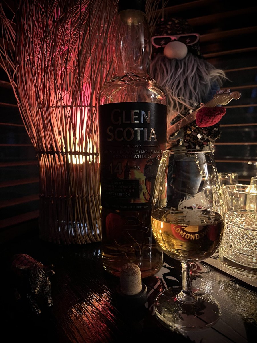 RockNRolla60's tweet image. EVERYTHING THAT GLITTERS 
Is Not Gold 

Especially Glen Scotia Icons Release 2 
‘ The Dragon  🐉’ Medium Peated Barolo 
Red Wine Finish 14 yrs 56.8% 

Yummy As Fuck 🥃😋🤤

#Flange 💥🥃😎🎸🏴󠁧󠁢󠁳󠁣󠁴󠁿