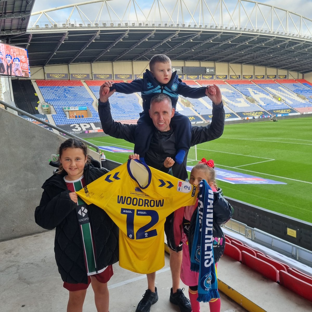 3 points for Wycombe. 3 happy kids and Cauley Woodrow's top for Ellis. 

Looking forward to Blackpool away next week <a href="/wwfcofficial/">Wycombe Wanderers</a> @TheWycombeZone <a href="/theWycombeWay/">The Wycombe Way</a>  <a href="/wwstrust/">Wycombe Wanderers Supporters’ Trust</a> @cauley