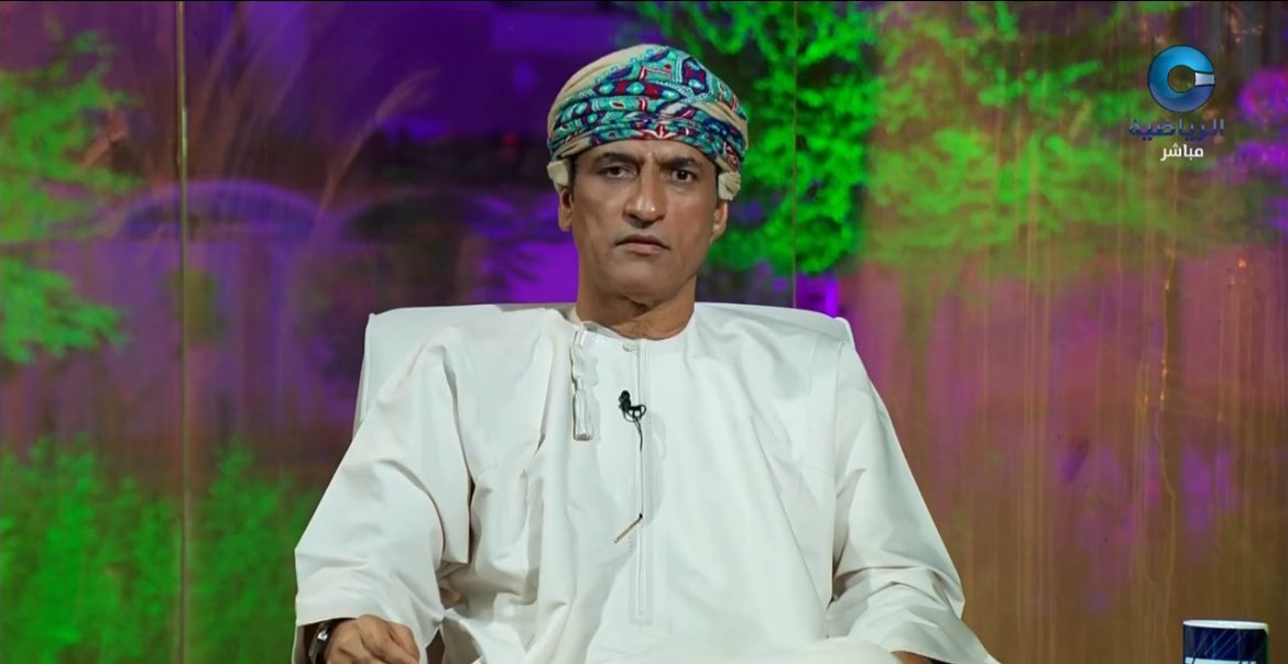 الإعلامي خميس البلوشي منتقدًا تصريحات مدرب منتخبنا كيروش بعد مباراة #عمان_الامارات: اختيار كيروش خاطئ، وعليه أن يرحل، فهو يثرثر أكثر مما يعمل، ويهتم بالتصريحات خارج الملعب، على كيروش ألّا "يستهبل" الجماهير العُمانية بـ أعذاره فهي تفهم كرة القدم، والاتحاد يتحمل سوء اختياره.