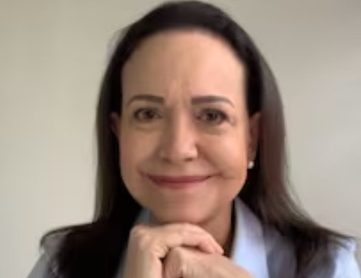 PREMIOS/RECONOCIMIENTOS. USOS INSTRUMENTALES Y HONESTIDAD.

Los premios/reconocimientos, siempre implican un respaldo político de parte de quien los entrega a quien los recibe... En algunas ocasiones también son un honesto reconocimiento.

Obviamente, el premio a la señora María