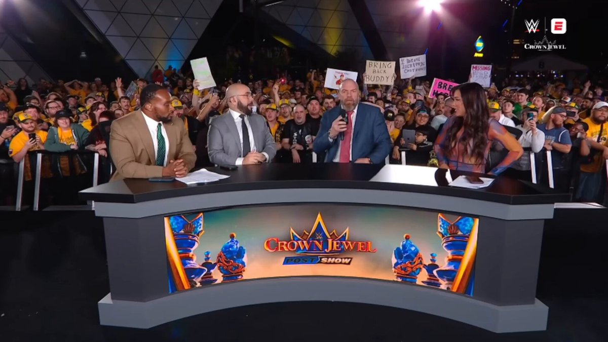WNSource's tweet image. Fans at WWE Crown Jewel had plenty to say during Triple H’s post-show address — including loud chants for Edge and even MJF. Here’s what went down.
Read more: wrestlr.me/95879/ #WWECrownJewel