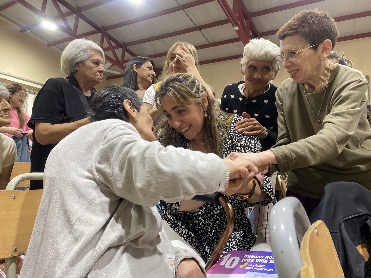 vnavarroalegre's tweet photo. Junto a vecinos y vecinas del barrio Los Olmos compartimos un encuentro para escuchar, dialogar y seguir construyendo juntos una #Córdoba con más oportunidades. Cada conversación reafirma que el camino es el del #Trabajo, la #Producción y la #Educación para una Argentina más justa y federal.

En #VillaMaría seguimos fortaleciendo este modelo cordobés que demuestra que se puede crecer con responsabilidad y compromiso. Con #ProvinciasUnidas llevaremos esa experiencia al Congreso, para defender el esfuerzo de nuestra gente y el futuro de nuestro país.

#JuanDiputado #JuanSchiaretti #VerónicaNavarro #VerónicaDiputada #Lista506 #JuanSchiarettiDiputado #VillaMaría #Córdoba