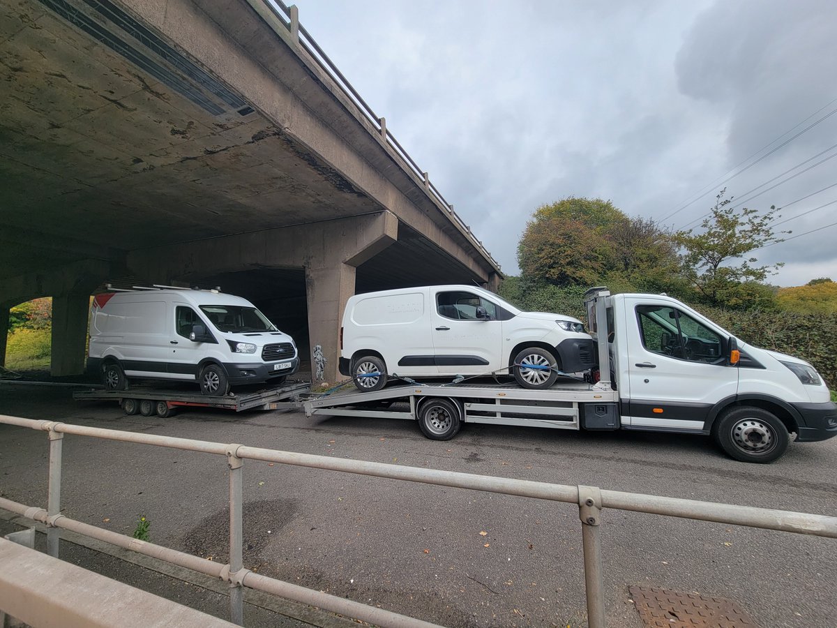 Trafficwmp's tweet image. #RHPT working with @DVSAEnforcement targeting dangerous loads.
The low loader with the van on top, half a tonne overloaded, then a trailer on the back of that with another van on top😳
#dangerouscondition
##roadsafety