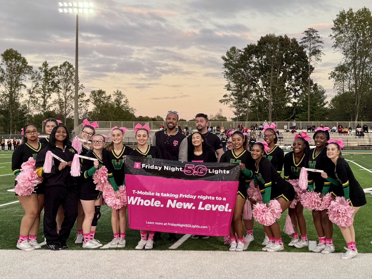 WIHS_Football's tweet image. Huge Shoutout to Alex Carson from @TMobile for presenting our $5,000 dollar check at our pre game celebration last night. Thank you to T-Mobile for supporting High School Athletics across the State and Nation. #FN5GL #Sweepstakes