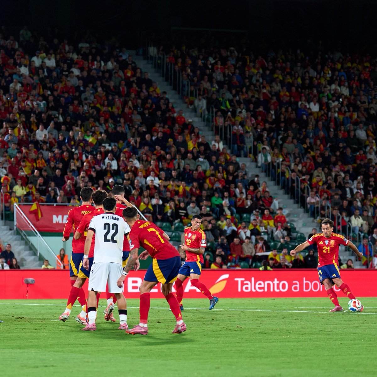 SEFutbol's tweet image. 😜 Post de apreciación: ESTE HOMBRE ES BUENÍSIMO.

🇪🇸🆚🇬🇪 | 2-0 | 73&apos;

#VamosEspaña | #CopaMundialFIFA