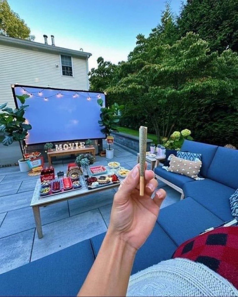 stonersvilla's tweet photo. Be a helpful stoner and comment a good movie to smoke to 💚 https://t.co/l4UPL92FGP