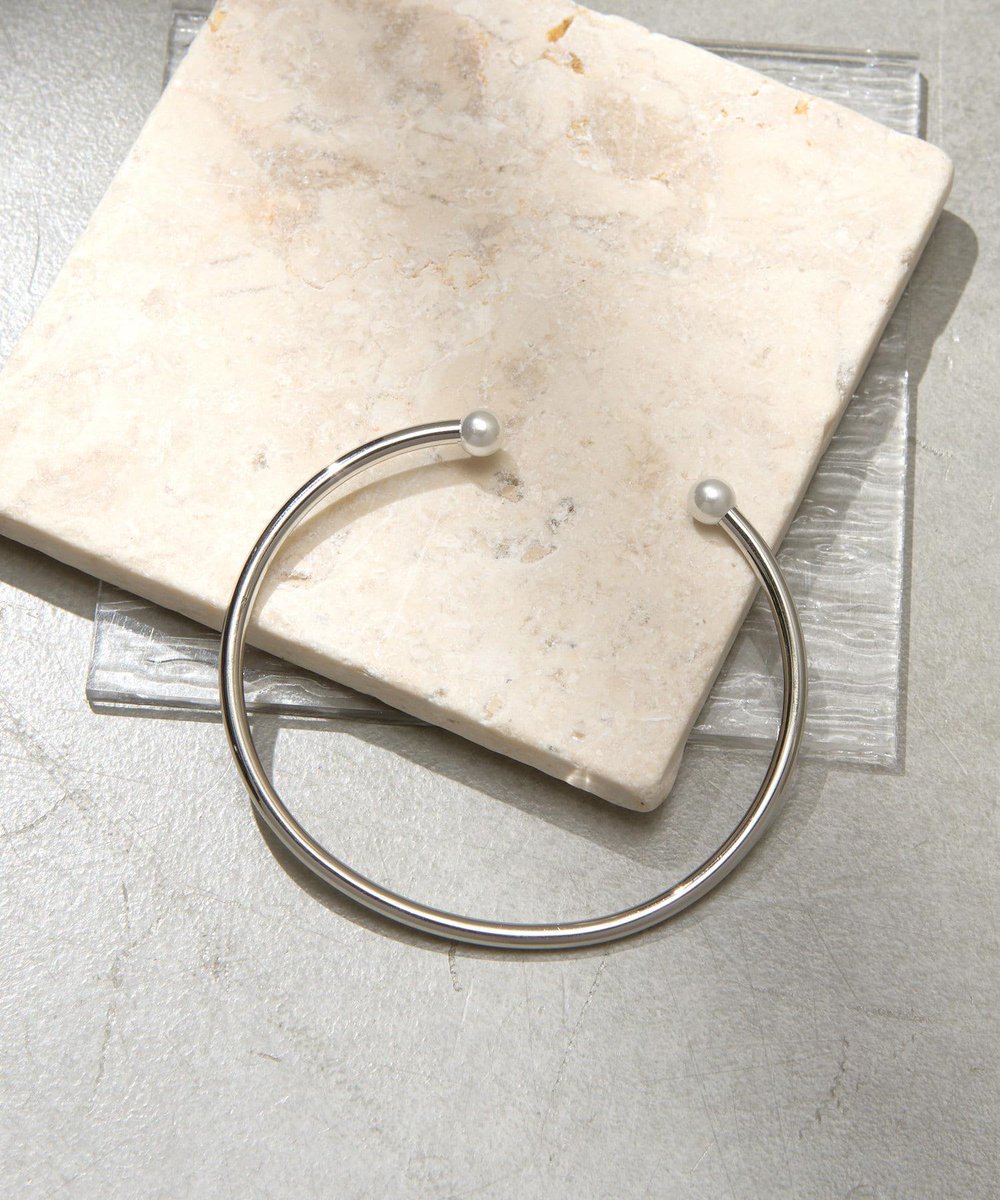 nyanchan112358's tweet image. Latticeのパールバングル。シンプルながらも上品なデザイン。どんなコーデにも合わせやすく、ワンポイントとして活躍します。 #PAL #Lattice #パールバングル #アクセサリー #高見えアクセ #プチプラ click.linksynergy.com/link?id=aat2aY…