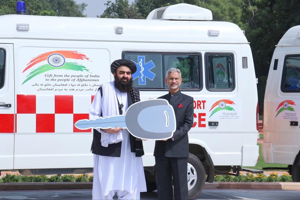 camranmahar's tweet image. India saw that coming, they dont need weapons but ambulances.

#Afghanistan #Khost #Kabul