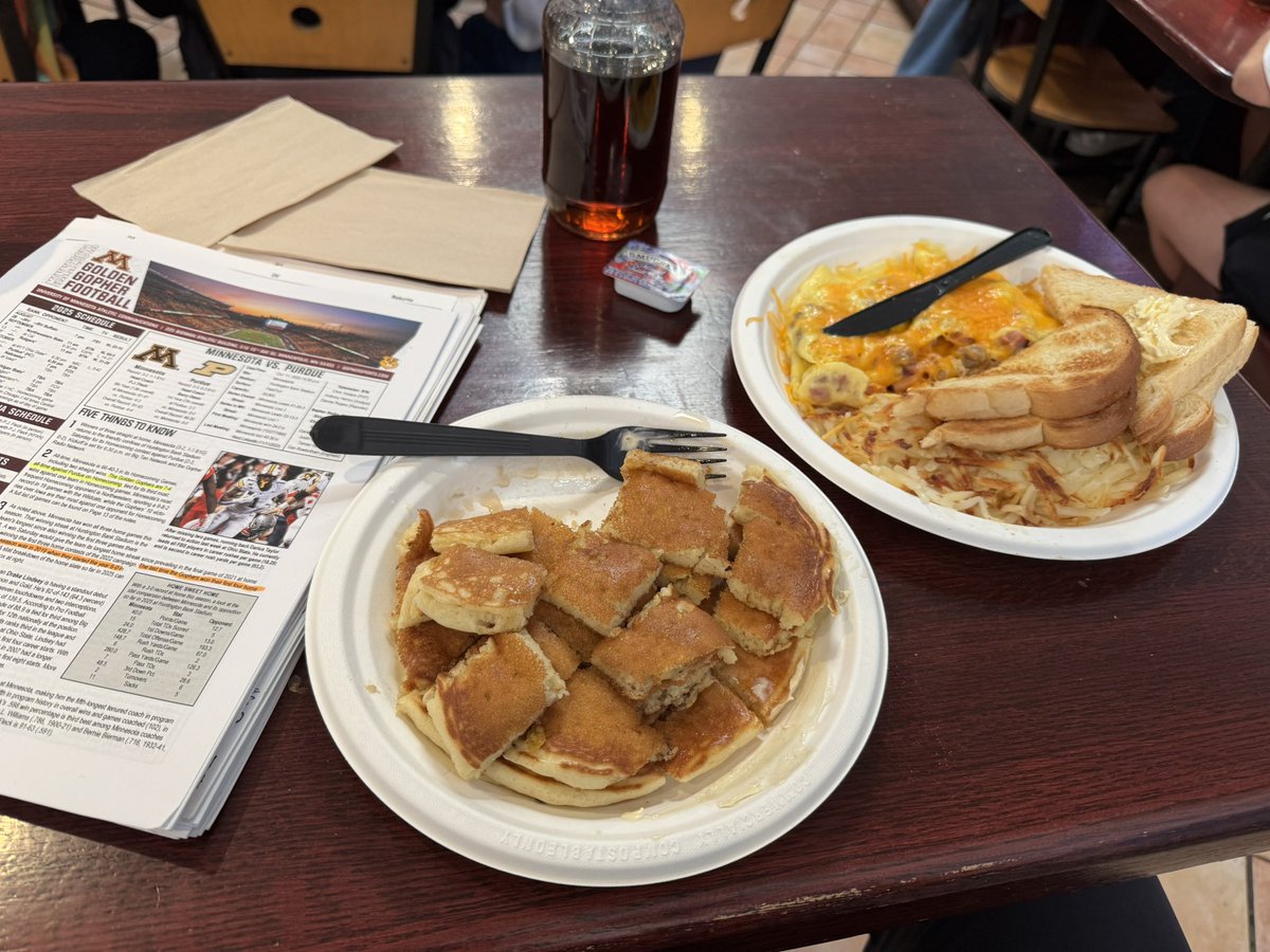 I’ve called plenty of <a href="/GopherFootball/">Minnesota Football</a>, but not one in Minneapolis since the Metrodome. Strolled campus for some Homecoming flavor as they get set to host <a href="/BoilerFootball/">Purdue Football</a>. I’m w/ <a href="/CJVosters/">Chris Vosters</a> &amp; <a href="/dannierogers___/">Dannie</a> at 6:30pm CT on <a href="/BigTenNetwork/">Big Ten Network</a>. #B1GFootball #AntBites 🥞