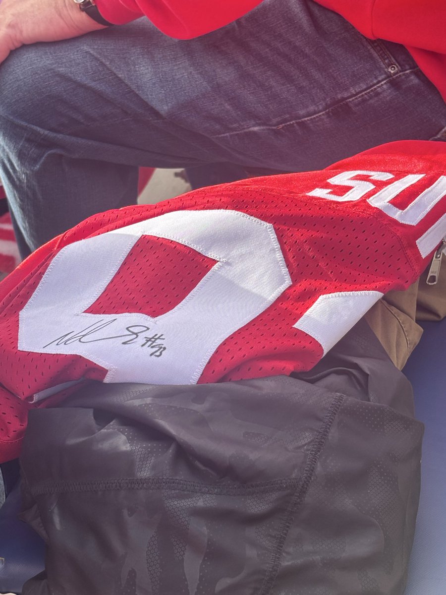 Nothing better than seeing a <a href="/HuskerFootball/">Nebraska Football</a> takeover in Maryland with autographed <a href="/NdamukongSuh/">Ndamukong Suh</a>  jerseys on the bleachers #GBR 🌽