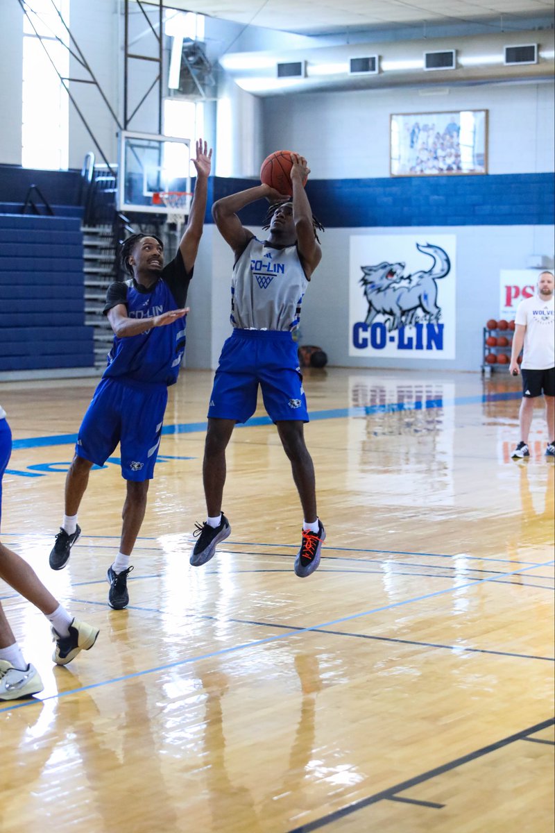 CoLinMensBKB's tweet image. Building…One Step at a time 👣👣👣

#WolfPackHoops
#Compete
#Consistent
#Connected