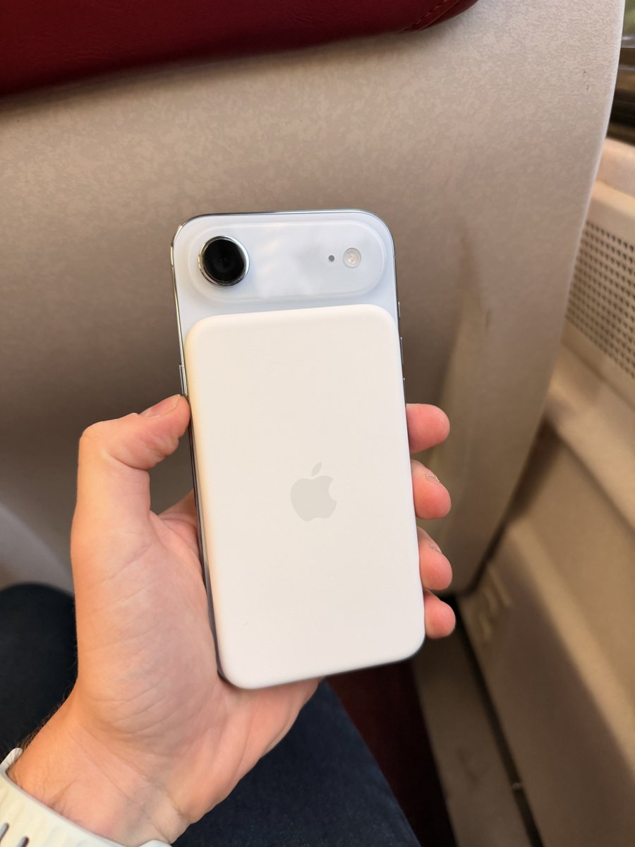 mweinbach's tweet photo. The current plan is watching sunrise tomorrow morning. Will iPhone Air with battery last to get me home?

Give your bets on when it’ll die. We are currently at 100% &amp; 100% https://t.co/FBlnZpTMxW
