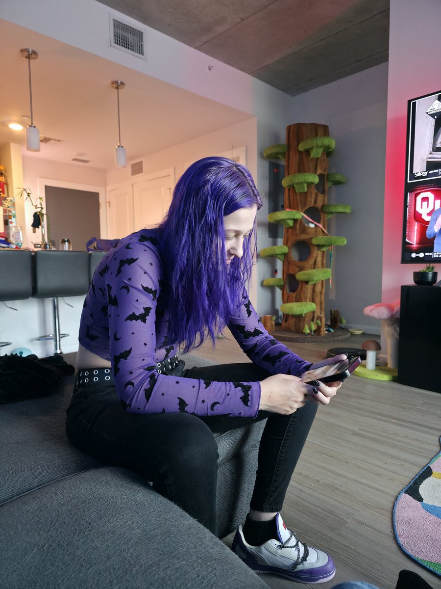 Mouse3911's tweet image. Visiting this purple menace....