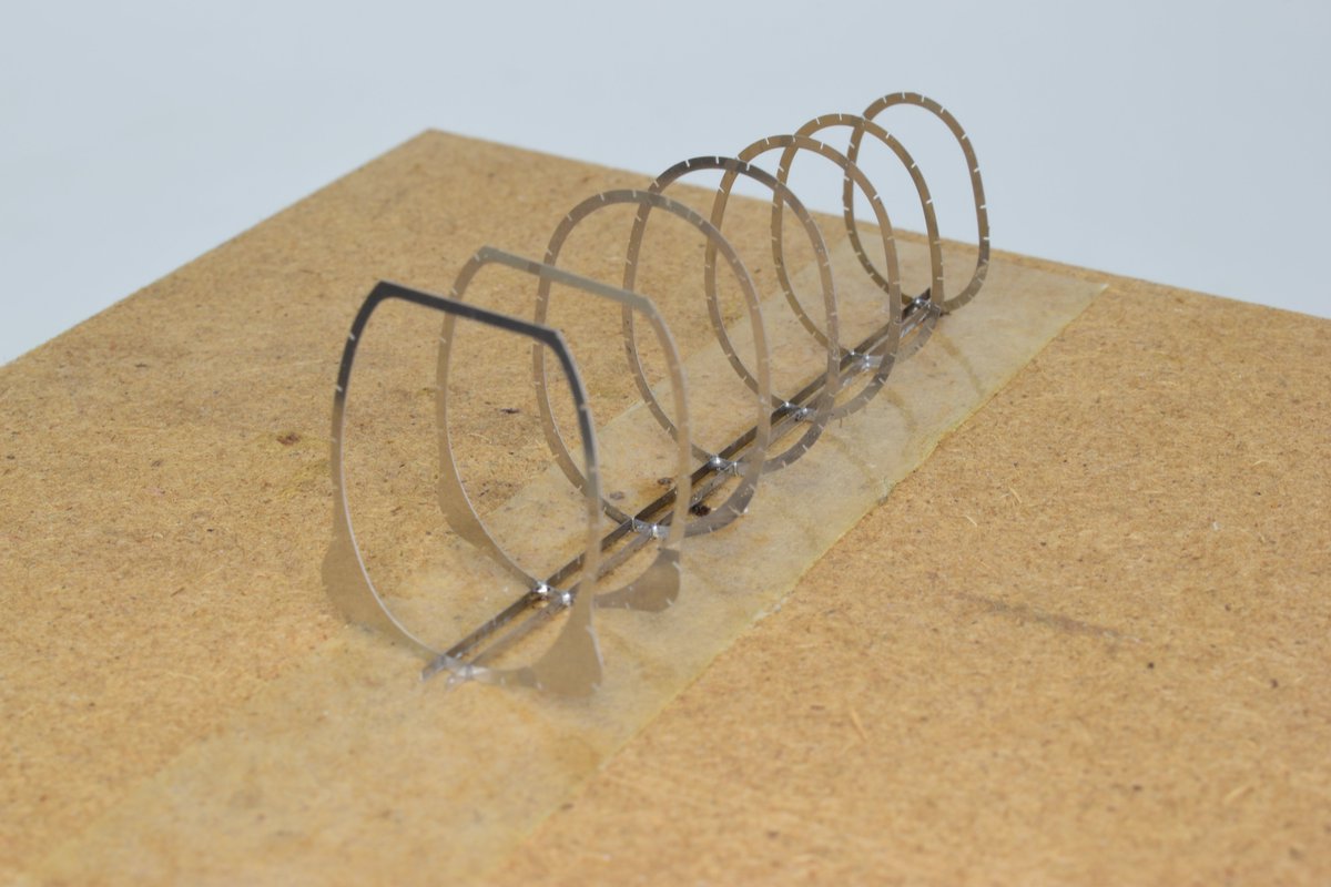 takepon407's tweet image. SMC2025チャレンジ①
今年もオランダで開催されるSMCにチャレンジします。昨年の参加の帰路時に来年は零戦で参加しようと決意して製作を開始。製作するイメージはその時固まっていたのでまずは内部の骨組みに着手。ハセガワのスケルトンキットのエッチングを使用しファインモールドのキットに組み込む