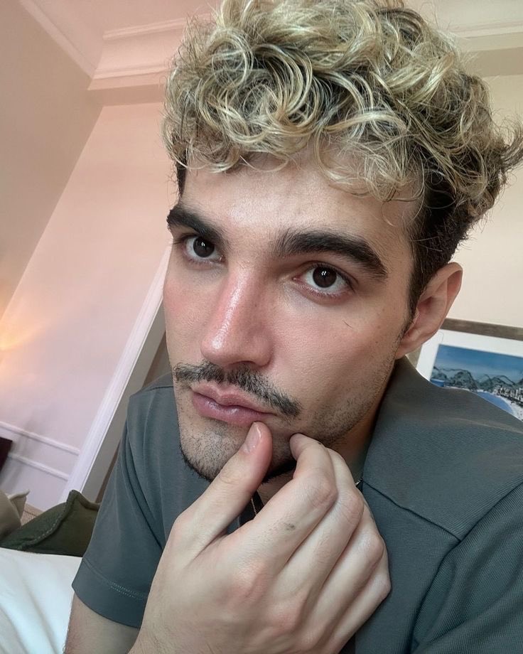 jaoaacervo's tweet photo. 🚨 MEU DEUS! Jão agora tem uma casa inteira de diamante construída no sobrevivência.

— Ele se consagrou como a primeira pessoa na HISTÓRIA a conseguir tal feito. https://t.co/Jg43QapuZJ