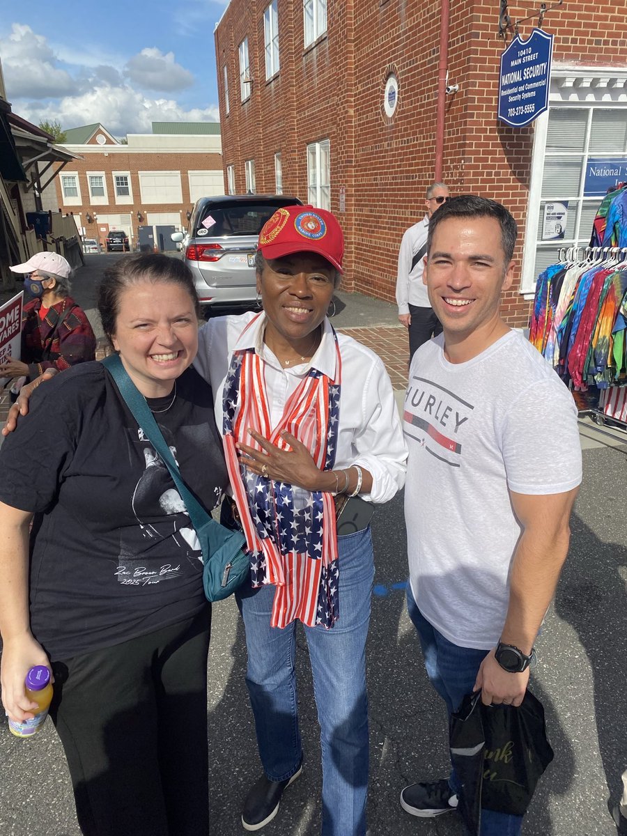 winwithwinsome's tweet image. What a wonderful turnout for Fairfax City’s Fall Festival!

Thank you all for stopping by to say hi! I had a great time talking to all of you and enjoying this beautiful fall day together! Onward to victory!