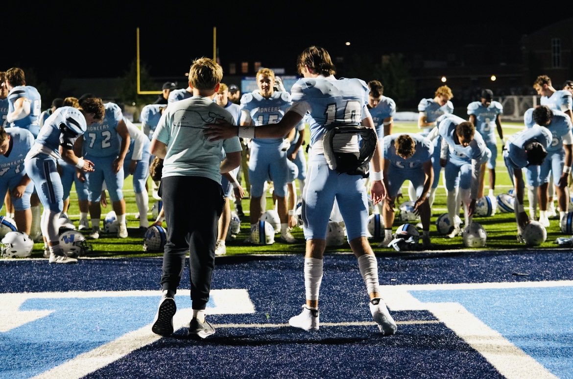 wataugaboosters's tweet image. 🩵 It was a special moment for Watauga Football when @CoachHabich &amp;amp; his team presented Braxton Clark with the game ball,  marked with a #61 decal, following last night’s victory. We remain grateful for Coach Shawn Clark’s impact on so many WHS players, &amp;amp; on our entire community.