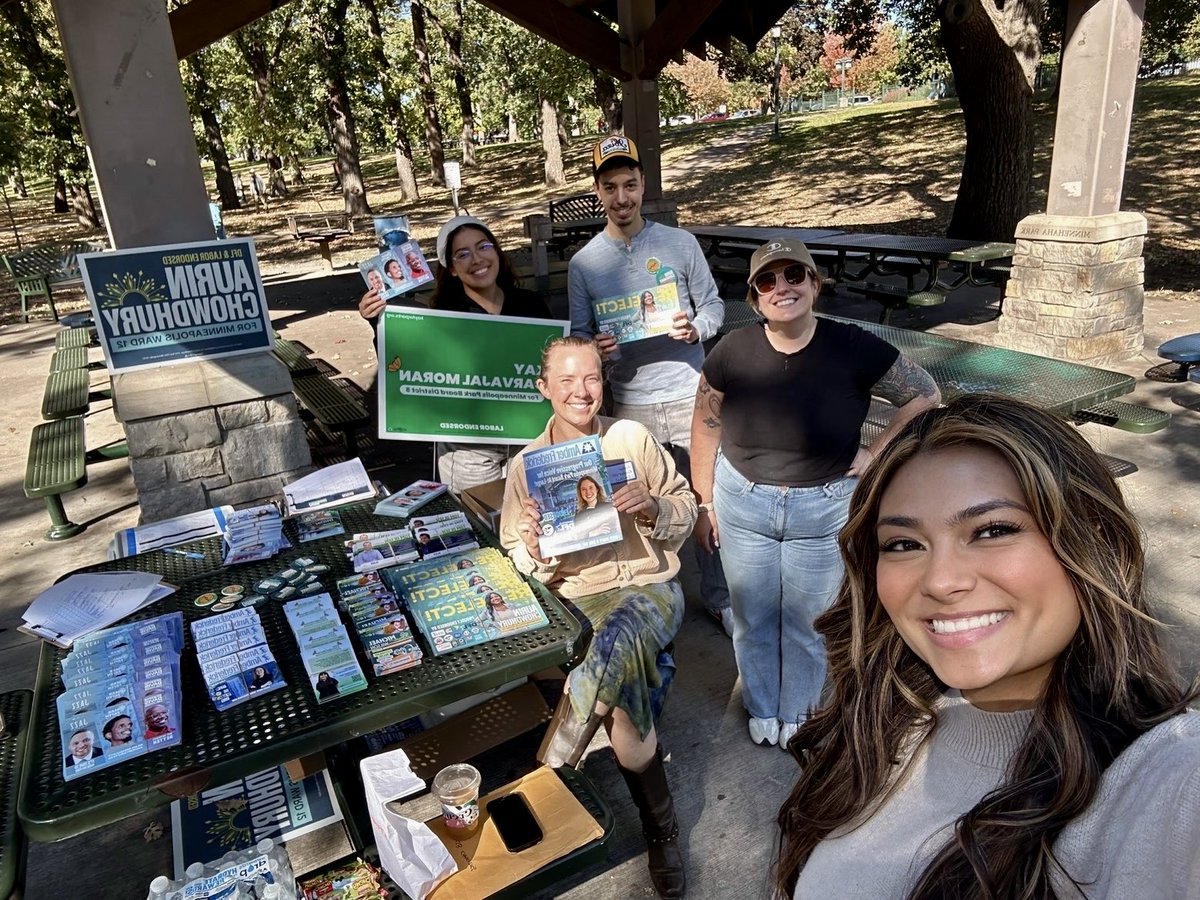 aurinmpls's tweet image. What a great start to the weekend✨

Team Aurin launched back-to-back door knocks from Minnehaha Park today.

We had a great time canvassing Ward 12 with @DeWayneForMPLS, KayforParks.org, &amp;amp; AmberFrederick.com

Join us for another, 12pm tomorrow 10/12 at Brackett Park