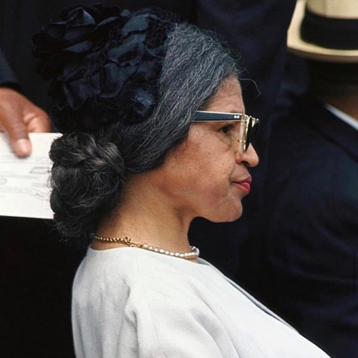 BerniceKing's tweet image. Mood.

Rosa Parks, 1963
March On Washington

📸: Gordon Parks

#WomenSoulOfTheMovement #RosaParks
