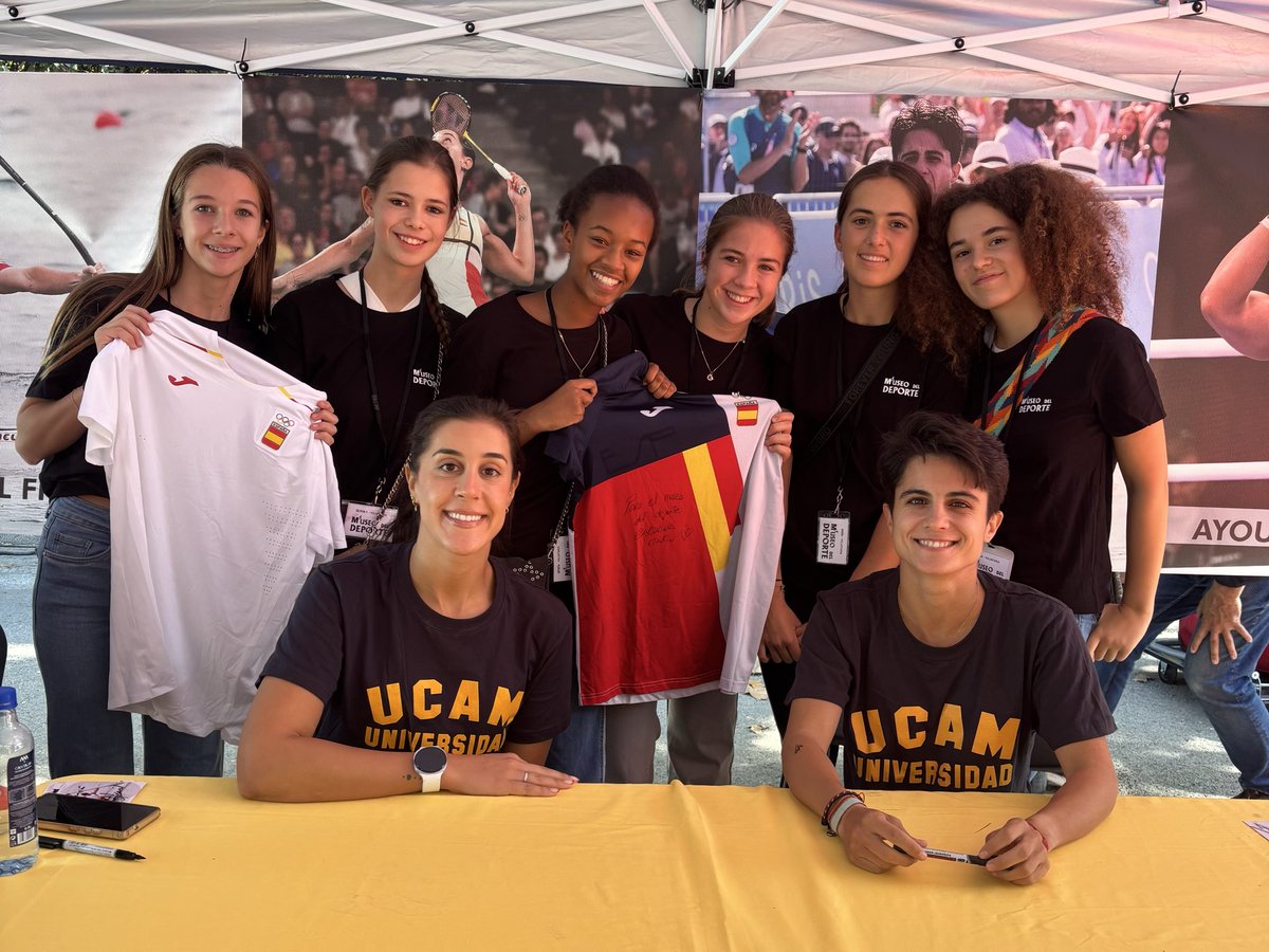Preciosa jornada en el parque del Retiro de Madrid con la celebración del día del deporte olímpico.

👉 Miles de curioso aprendiendo la historia de la antorcha olímpica a lo largo de la historia en nuestra exposición.

#leyendas