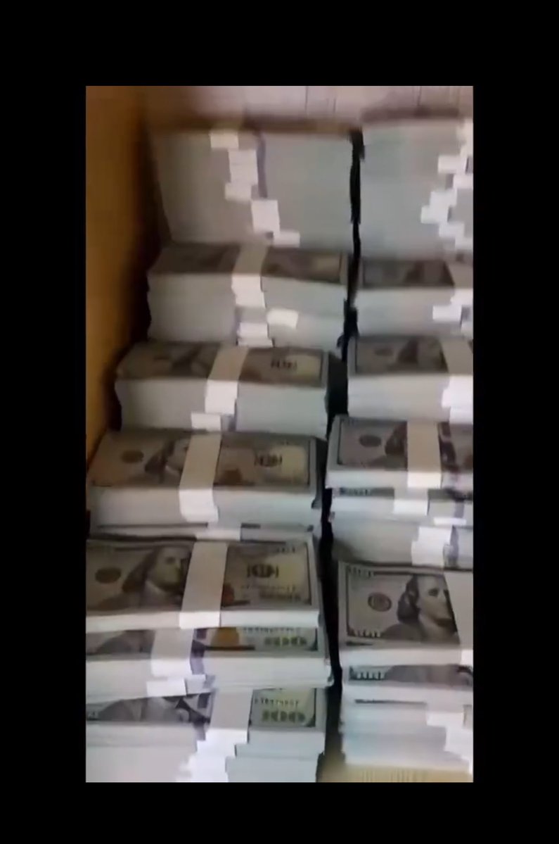 TheAjakeManger's tweet image. This is not even Naira o, minted hard currency lying casually around the houses of those demanding more taxes from you.

If you like don&apos;t rise and take back  your country.
