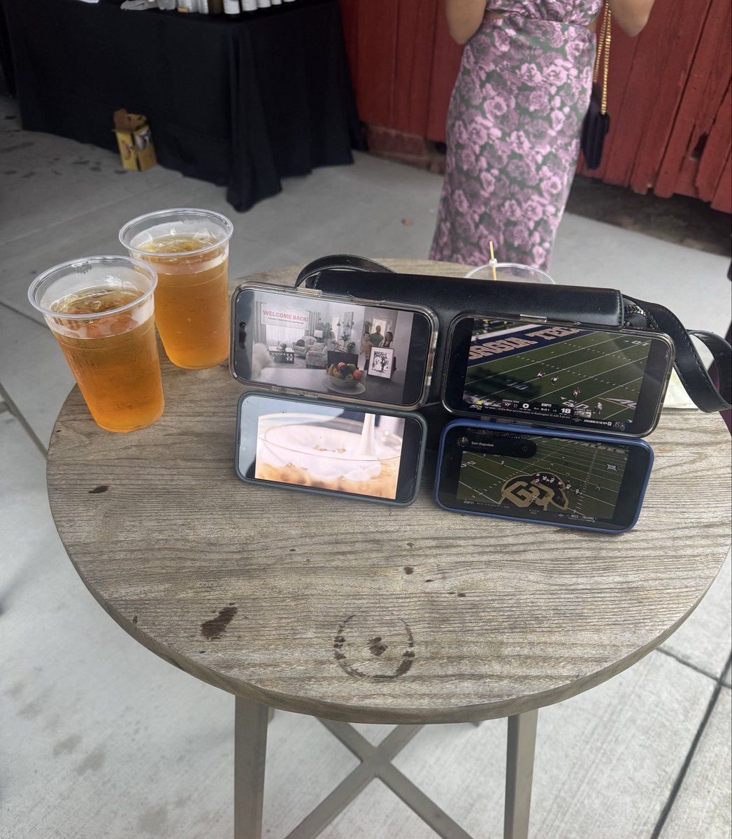 ragsy12's tweet photo. YouTube TV quad box but at a wedding https://t.co/ZtGDhQh8J5