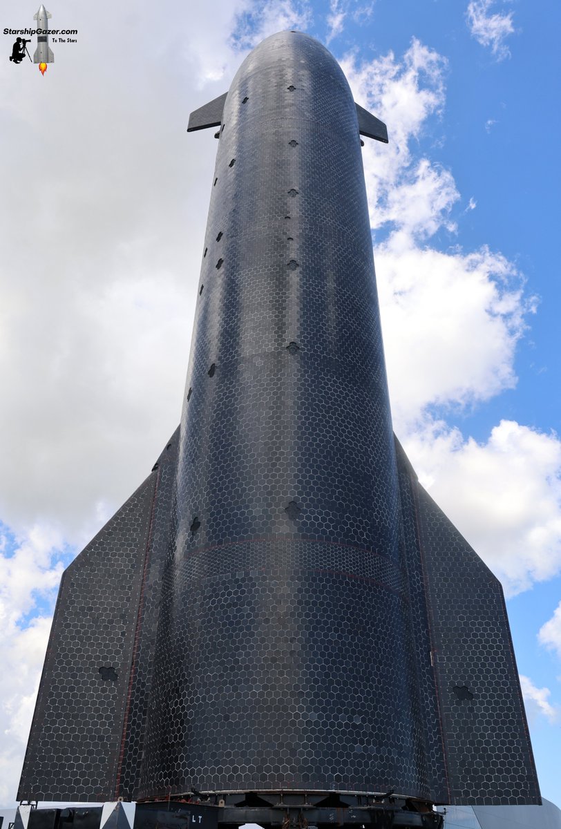 StarshipGazer's tweet image. Close up view of Starship 38&apos;s thermal protection system heat shield tiles during rollout today.

10/11/25