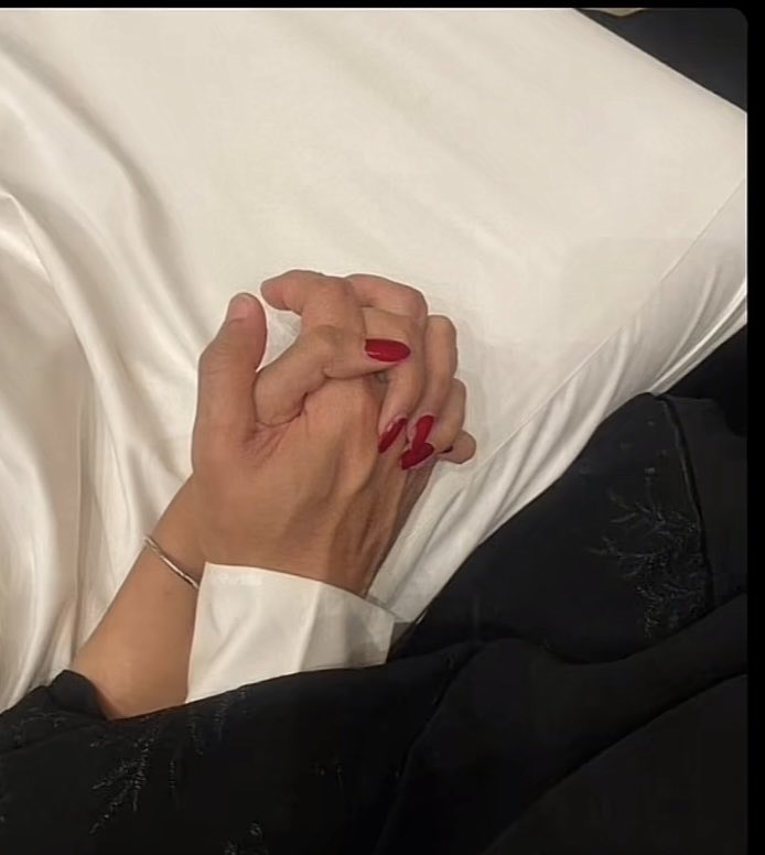 #الحب_في_نظرك_هو ✨

من لايسعى إليك بقلبه فلا حاجه لك بخطاه "
فالحب ليس سد فراغ بل اكتمال روح "
وجدت مأواها ""❤️