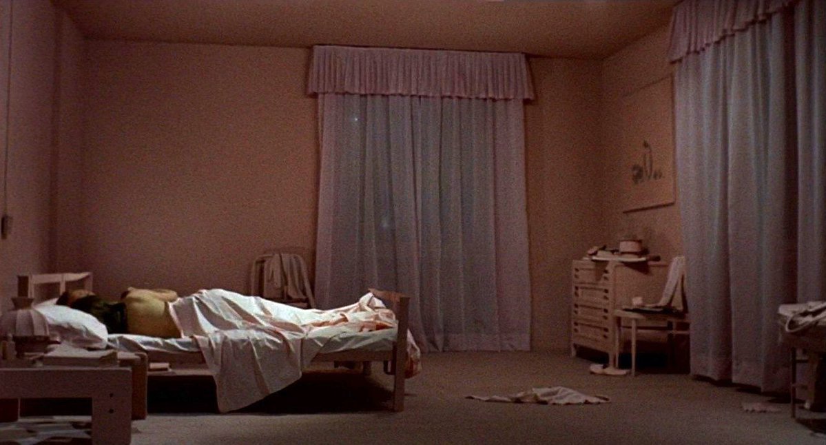 LewisBeerBlog's tweet image. Four bedrooms: The Cabinet of Dr. Caligari, The Night of the Hunter, Red Desert, and The Parallax View.

The frames are theatrical, artificial; the characters trapped within a construct, a pathology, a conspiracy, dogma, or (in the case of Red Desert) something more nebulous.