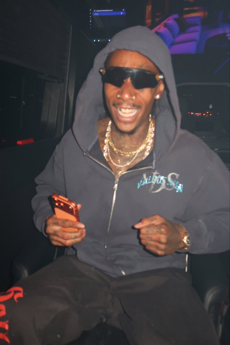 wizkhalifa's tweet image. 3 moods.