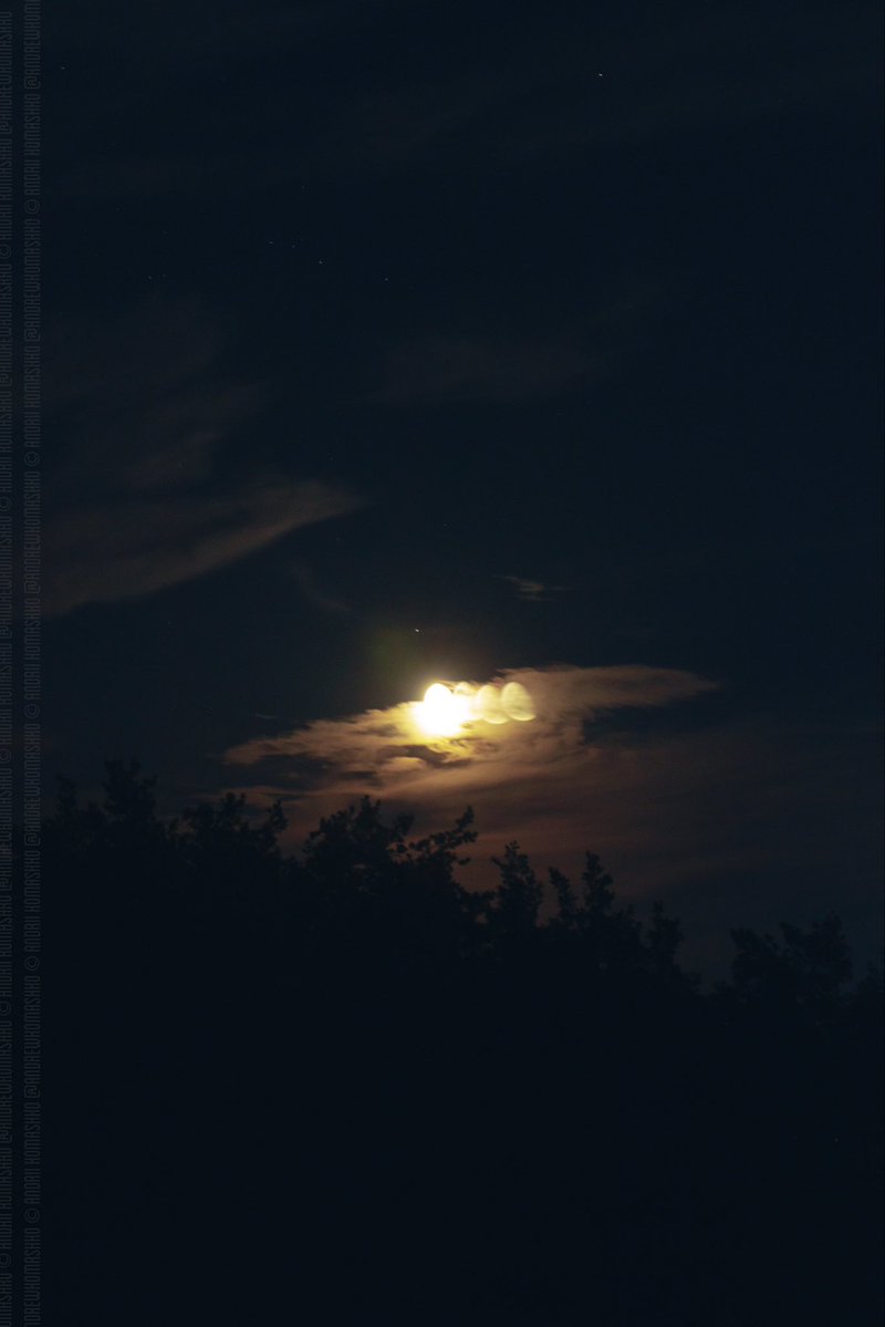 AndrewKomashko's tweet image. Some quick shots of the Moon in the night sky 🌌 🌖
#Moon #night #photograghy #sky #light
