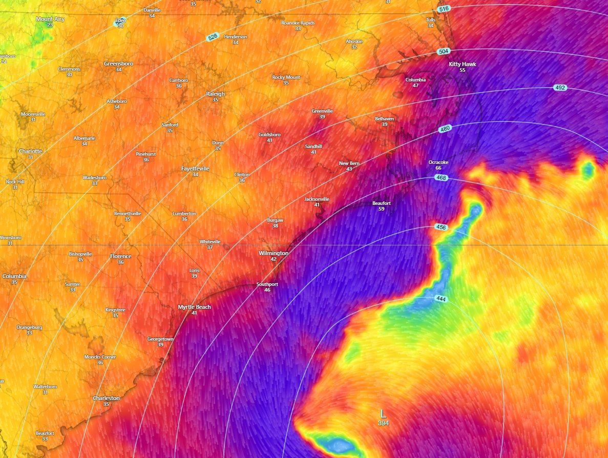 ASTracking's tweet image. Carolina States:
Outerbanks could be feeling up to 60-70mph wind gusts into the night while I find this plausible, there will be strong gusts across the coastal carolinas. Stay safe!