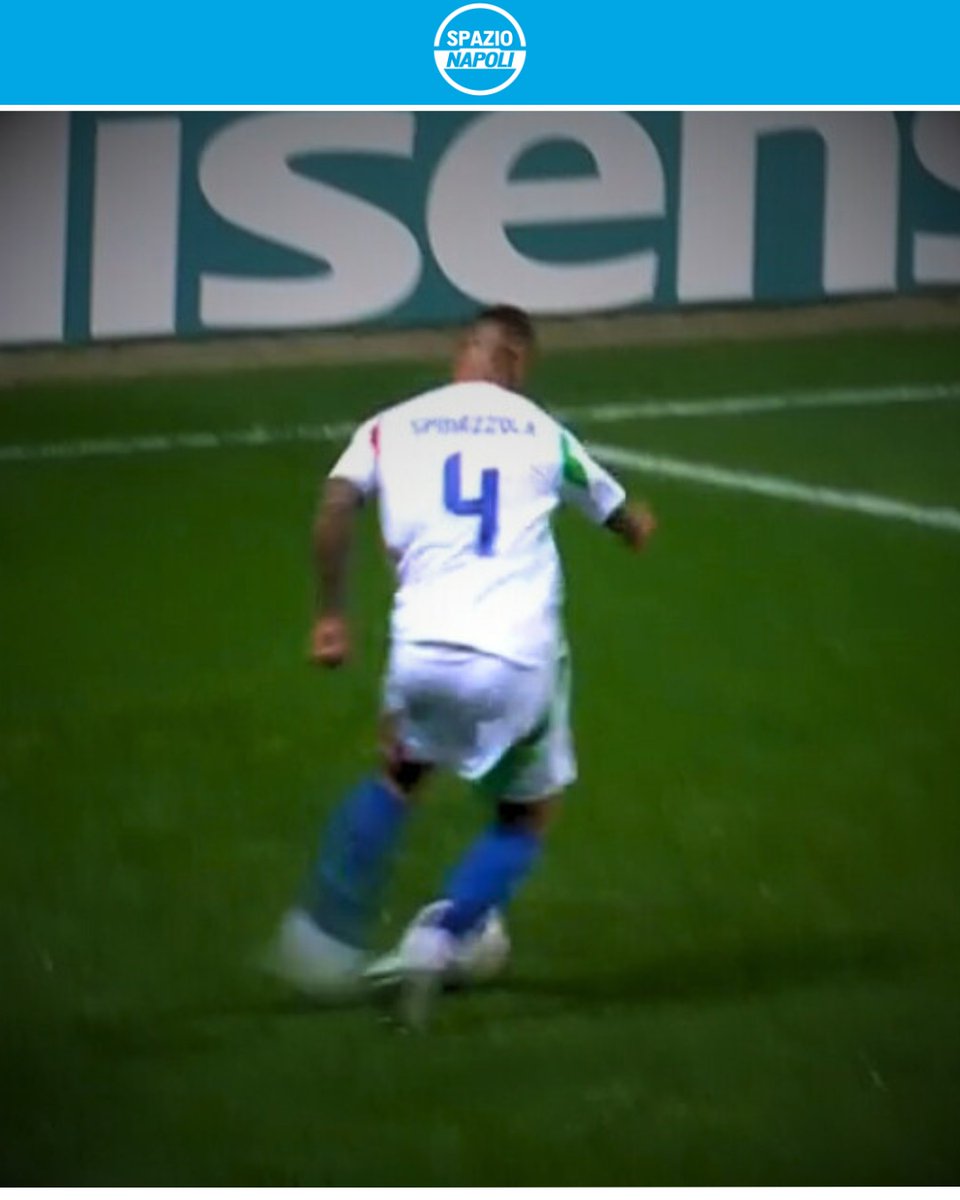 Spazio_Napoli's tweet image. Subito decisivo Leonardo Spinazzola a pochi minuto dal suo ritorno in Nazionale 🇮🇹

Il terzino del Napoli serve perfettamente Pio Esposito che realizza il gol del momentaneo 0-3 ⚽️

#Spinazzola #EstoniaItalia