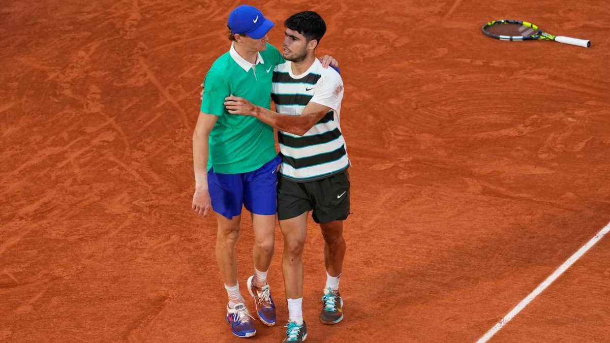 BastienFachan's tweet photo. When you watch hundreds of matches a year, it's easy to lose sight of why you love the sport.

Then a storyline or an actual match is so impossibly great that it wets your eyes with tears, lingers in your heart for days and leaves no doubt.

What a year it's been to love tennis. https://t.co/ZNIaT4RWWr