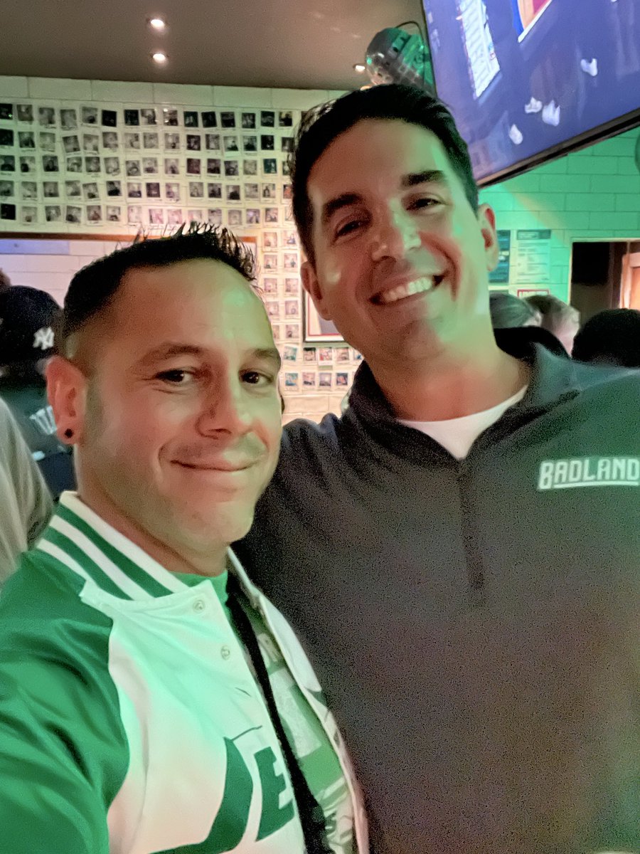 NickGranataJr's tweet photo. Got to meet the @BadlandsTOJ crew in London, been listening to these guys for years, best Jets pod out there and it’s not close. @JCaporoso @Willpa11 @PKilgallen Seriously couldn’t be nicer guys https://t.co/GHBPyYKUnC