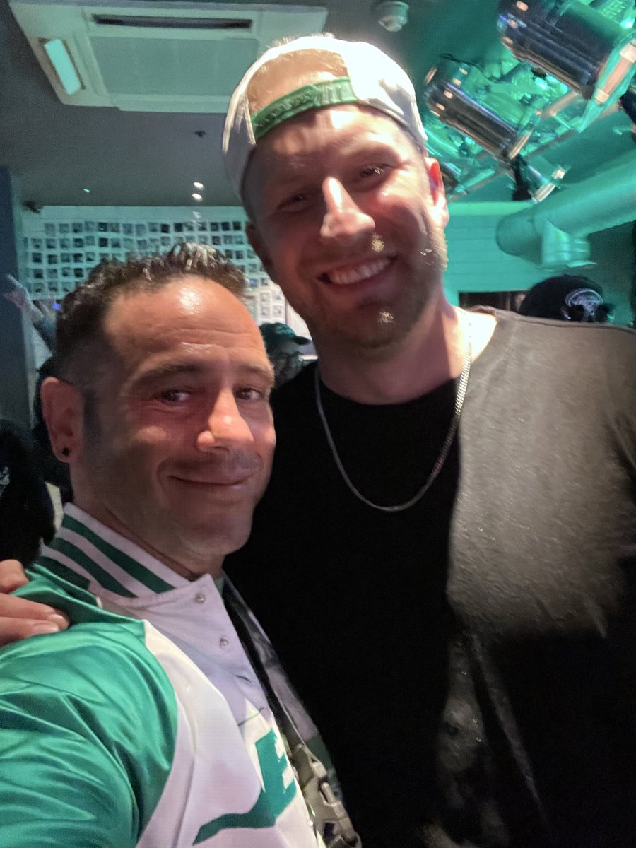 NickGranataJr's tweet photo. Got to meet the @BadlandsTOJ crew in London, been listening to these guys for years, best Jets pod out there and it’s not close. @JCaporoso @Willpa11 @PKilgallen Seriously couldn’t be nicer guys https://t.co/GHBPyYKUnC