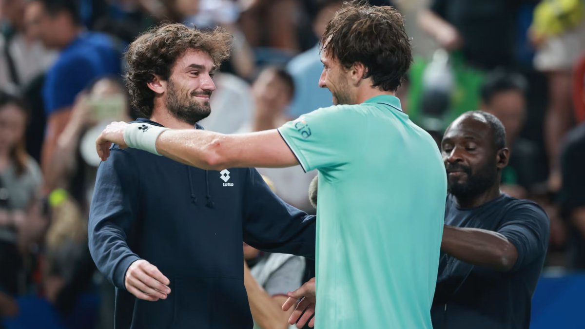 When you watch hundreds of matches a year, it's easy to lose sight of why you love the sport.

Then a storyline or an actual match is so impossibly great that it wets your eyes with tears, lingers in your heart for days and leaves no doubt.

What a year it's been to love tennis.