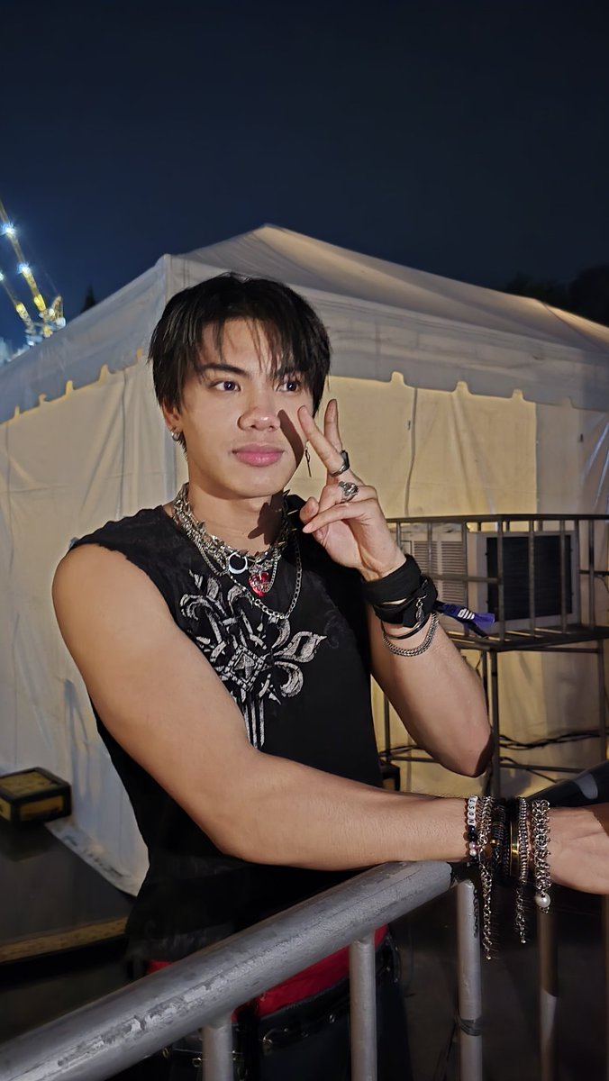 #Wilson_Pic

Wilson Backstage Pictures

This was taken after their performance

#NEWIDXBlackoutManila
#NotJustAFestival 
#New_ID #Wilson