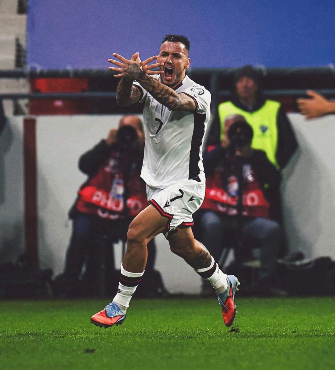 DjBenity's tweet photo. 🇦🇱 Urime Shqipëria për fitoren! ❤️🔥
Krenari kuqezi në çdo ndeshje, në çdo zemër! 🦅⚽️
#Shqipëria #KuqeZi #Fitore https://t.co/NOD8foKFHZ