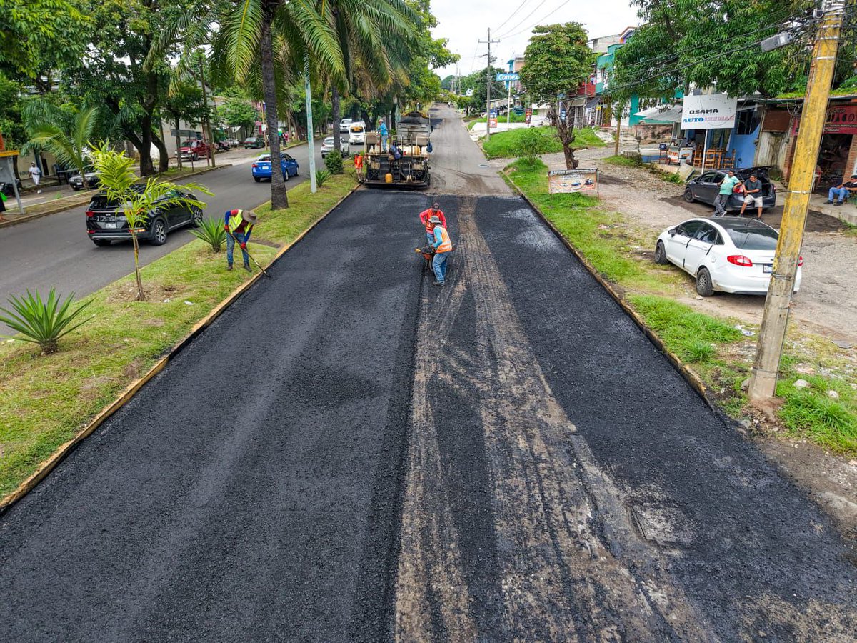 yamilmelgar's tweet photo. Con trabajo callamos ataques. 
El programa de bacheo: Rueda Seguro, avanza AL MIL,
protegiendo a las familias tapachultecas y mejorando la movilidad; en esta ocasión se trabaja en la 17 calle oriente a la altura de Soriana.  
👉 El compromiso se refleja con trabajo.
Seguimos transformando Tapachula.

#RuedaSeguro #TapachulaseTransforma
#VoluntadParaTransformar