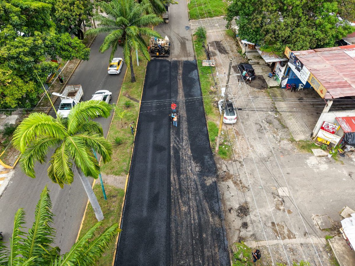 yamilmelgar's tweet photo. Con trabajo callamos ataques. 
El programa de bacheo: Rueda Seguro, avanza AL MIL,
protegiendo a las familias tapachultecas y mejorando la movilidad; en esta ocasión se trabaja en la 17 calle oriente a la altura de Soriana.  
👉 El compromiso se refleja con trabajo.
Seguimos transformando Tapachula.

#RuedaSeguro #TapachulaseTransforma
#VoluntadParaTransformar