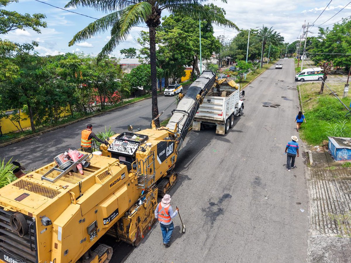 yamilmelgar's tweet photo. Con trabajo callamos ataques. 
El programa de bacheo: Rueda Seguro, avanza AL MIL,
protegiendo a las familias tapachultecas y mejorando la movilidad; en esta ocasión se trabaja en la 17 calle oriente a la altura de Soriana.  
👉 El compromiso se refleja con trabajo.
Seguimos transformando Tapachula.

#RuedaSeguro #TapachulaseTransforma
#VoluntadParaTransformar