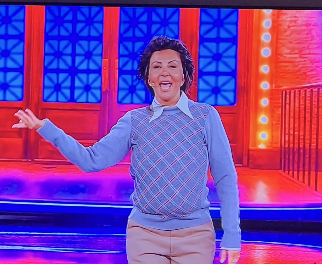 _mvma_'s tweet photo. che ci fa kris jenner a tú sí que vales https://t.co/djE3bTlhcW
