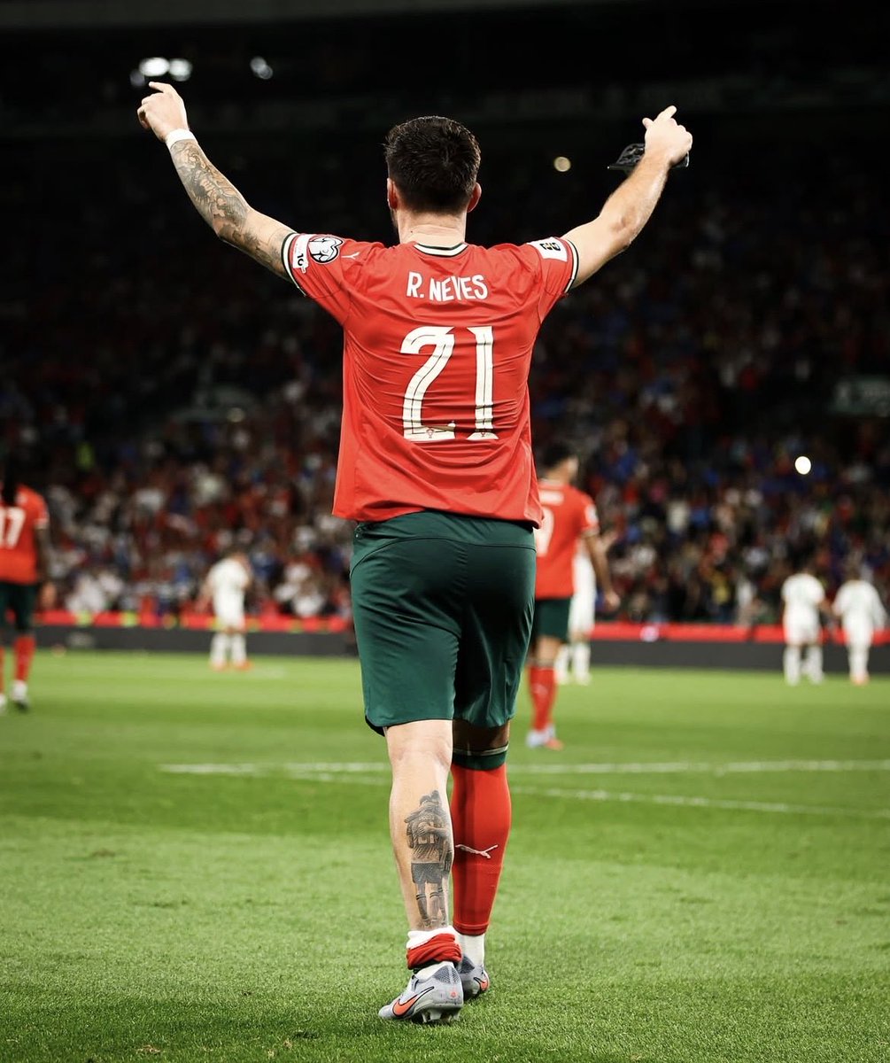 Ruben Neves showing his tattoo dedicated to Diogo Jota while wearing his old number for Portugal after his goal today ❤️