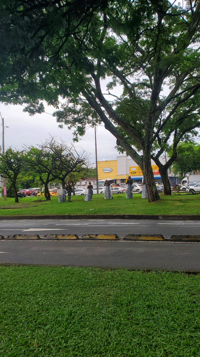 Ayer fue un ejemplo claro de que la alcaldía puede hacer controles sin necesidad de cerrar las estaciones  de buses de Univalle y Buitrera, ni desviar o cerrar la pasoancho. No hay necesidad de generar traumatismos ni desinformación en la ciudadanía si no está pasando nada.