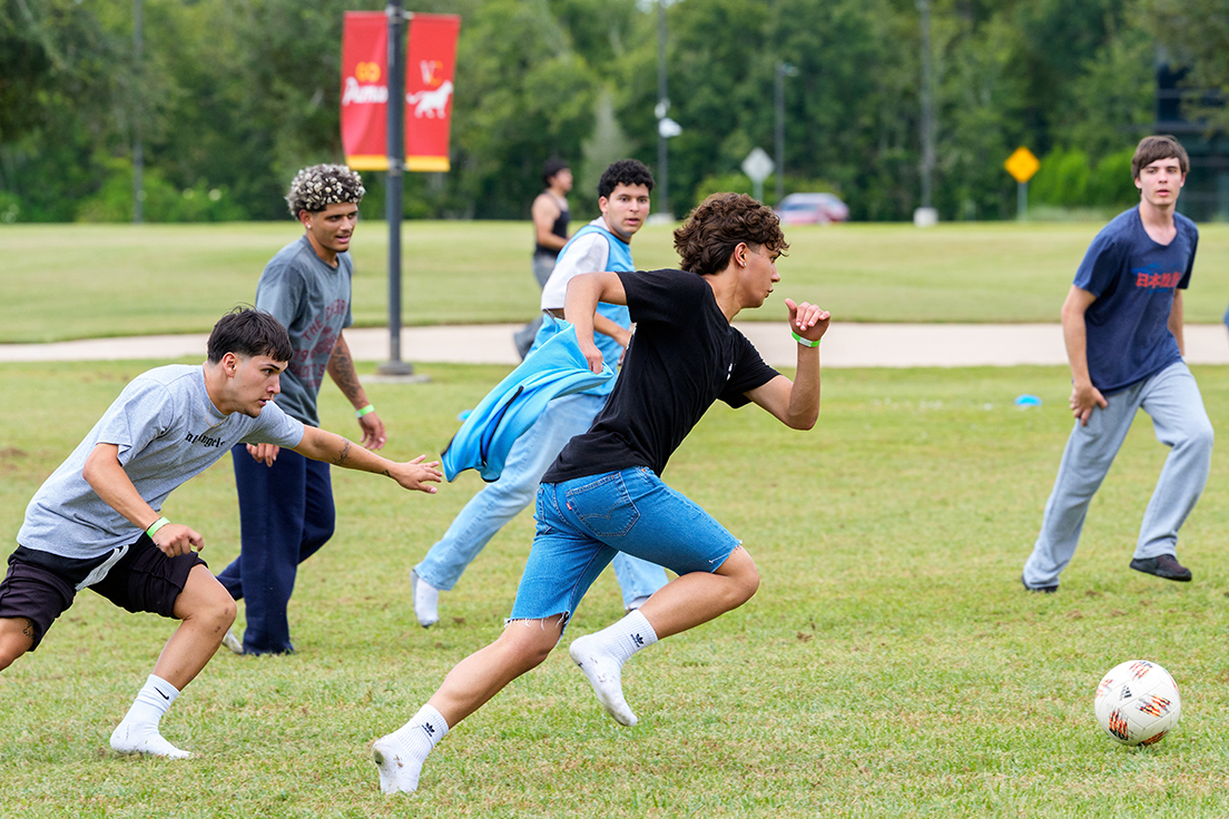 ValenciaJobs's tweet image. Camaraderie 🤝 and friendly #competition 🏆were the #assignments of the day for the Fall’s First Sports 🏀 ⚽️🏐🏓 Day on @ValenciaCollege&apos;s #OsceolaCampus. 

#fun #studentengagement #sports