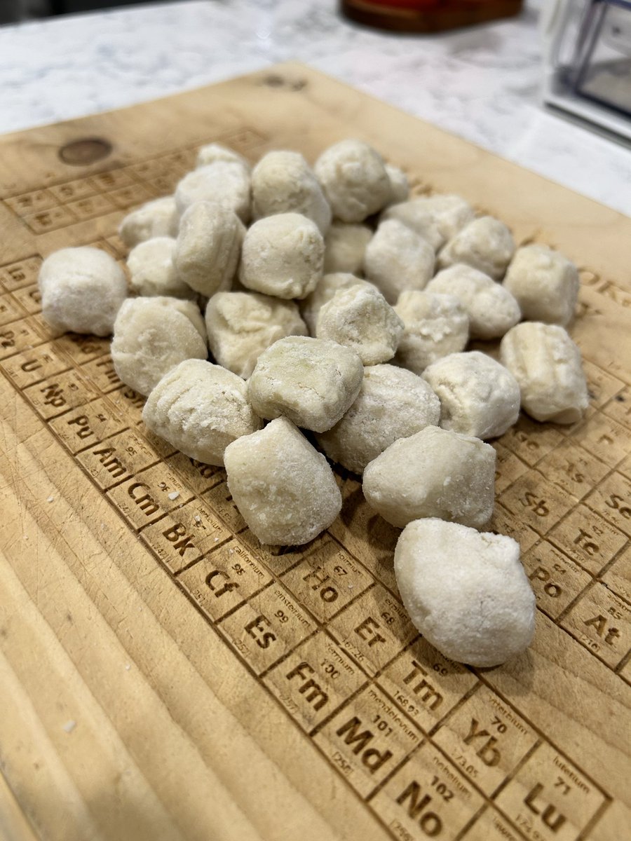 VictoriaTheTech's tweet image. Did somebody say GNOCCHI?

It’s going to be a chill night here for us, we’re both exhausted and just want to watch some Halloween cartoons and relax with some pasta. So that’s exactly what we’re going to do!