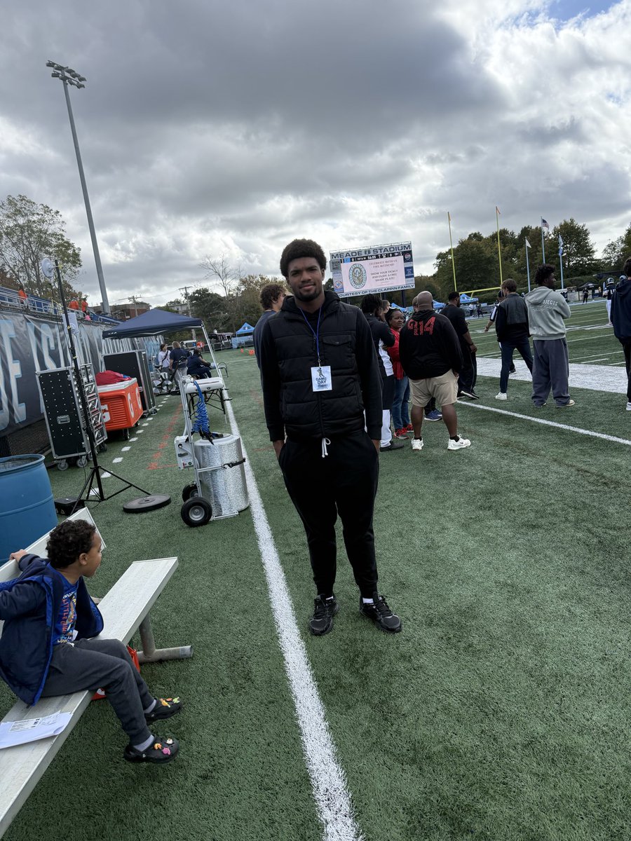 TyCooper_11's tweet photo. Thank you to Coach McCormack and the entire Rhody football program for inviting me to their facilities &amp; their win against UNH! A Surreal Experience! @RhodyFootball @CoachRMcCormack @coachflem @CoachFlanaganRI https://t.co/LtCDGKg5l7