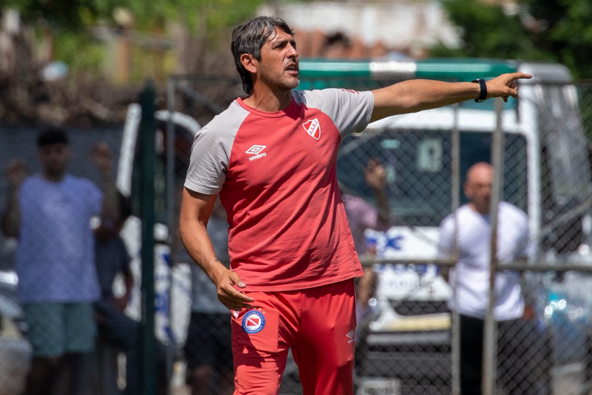 #AAAJ 🏆 ¡EL BICHO YA SALIÓ CAMPEÓN!

La Sexta División de #ElSemilleroDelMundo 🌎 venció 2-1 a Deportivo Riestra y se quedó con el título una fecha antes de que termine el torneo.

¡Felicitaciones a todo el plantel y cuerpo técnico! 👏