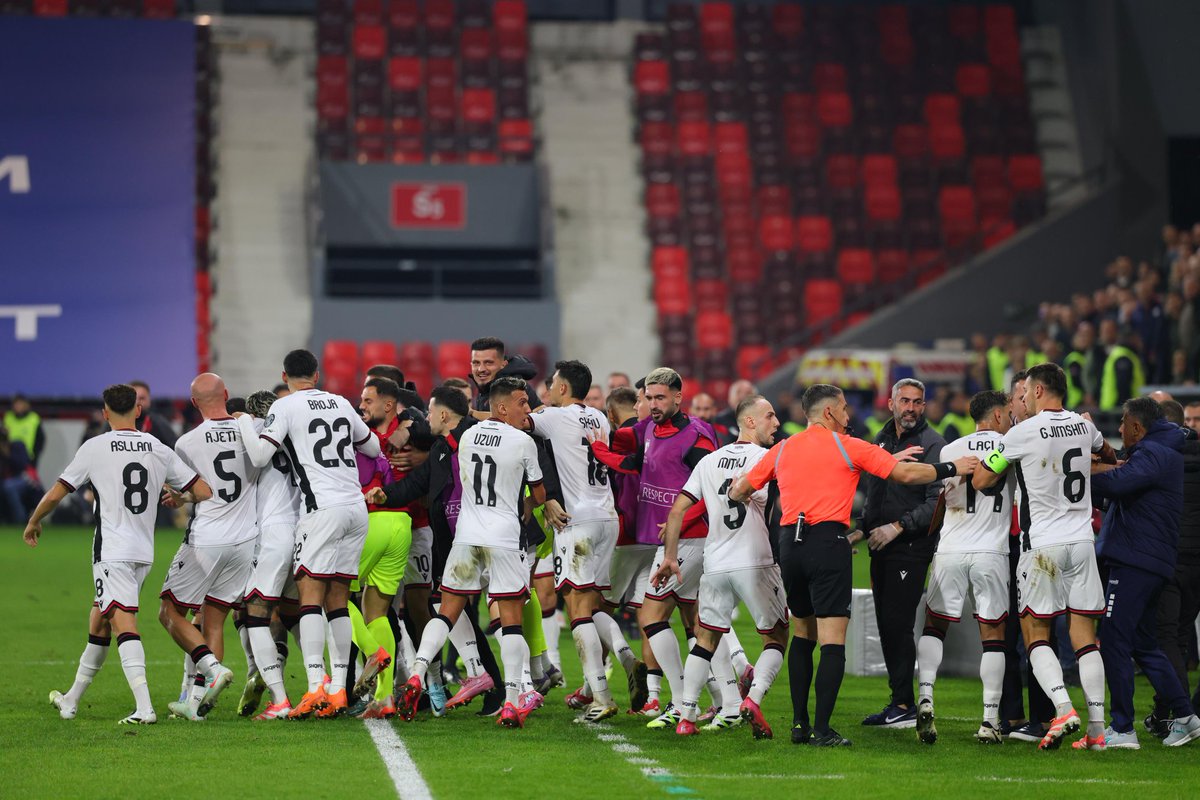 🤩 Pas një fitoreje të tillë, nuk mund t'i gjesh dot fjalët as shkronjat në tastierë! 🤩

Serbi 0️⃣ - 1️⃣ Shqipëri 👐🇦🇱

👌 Rey Manaj vendimtar me golin e shënuar në fundin e pjesës së parë! 

#ForcaShqiperi